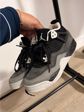 Jordan Retro 4 Sneakers in Gray, Black & White